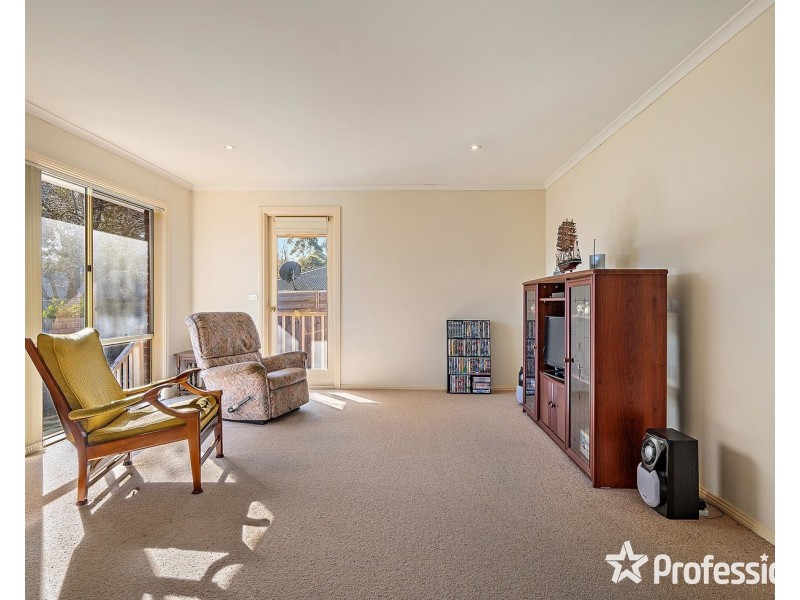 2/17 Abraham Drive, Croydon VIC 3136