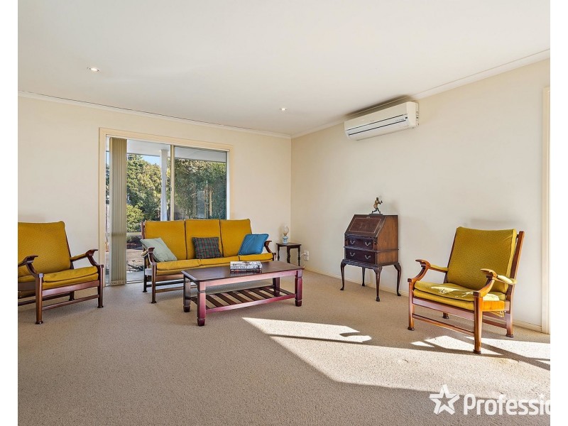 2/17 Abraham Drive, Croydon VIC 3136