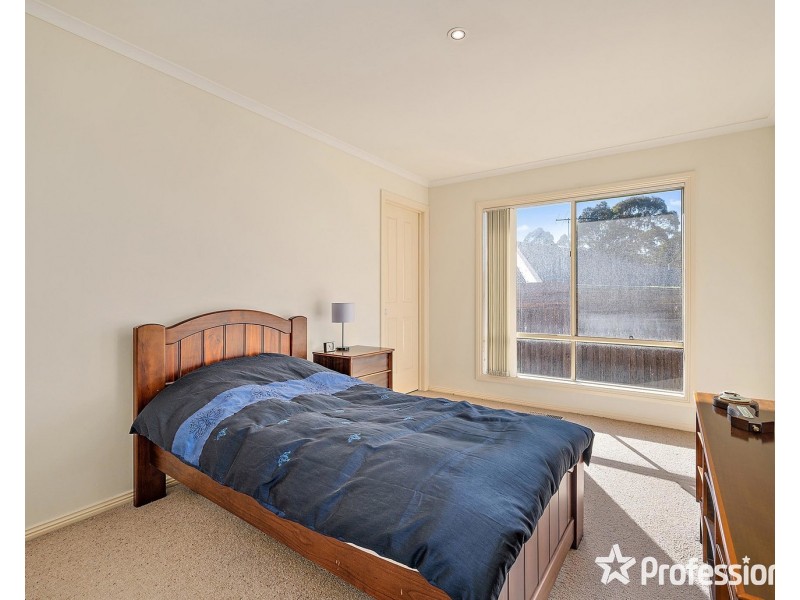 2/17 Abraham Drive, Croydon VIC 3136
