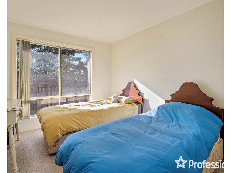 2/17 Abraham Drive, Croydon VIC 3136