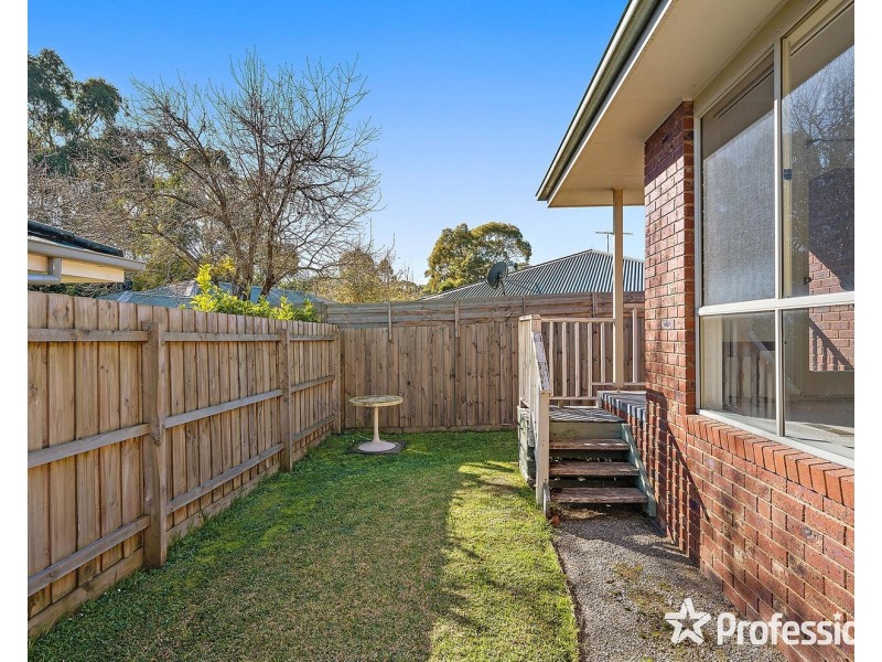 2/17 Abraham Drive, Croydon VIC 3136