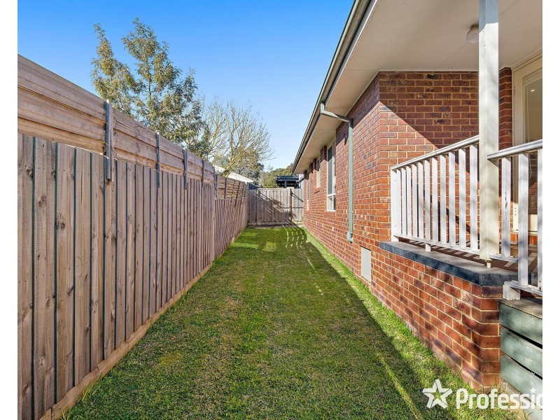 2/17 Abraham Drive, Croydon VIC 3136