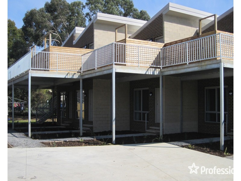 13/8-10 Mount View Parade, Mooroolbark VIC 3138