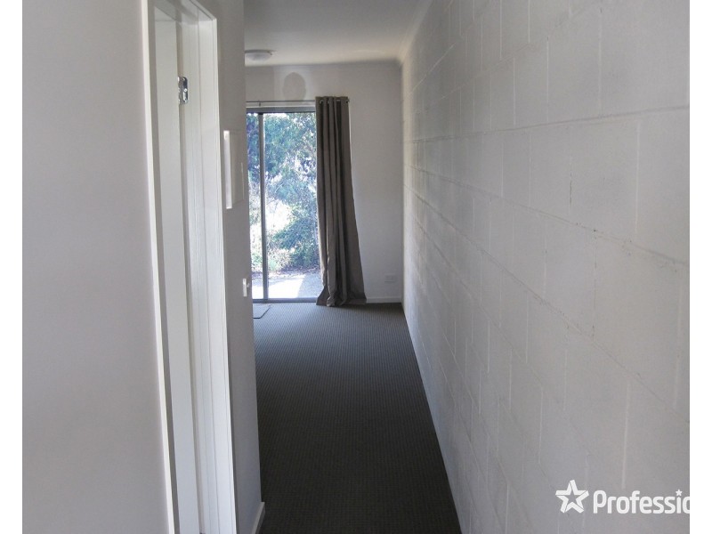 13/8-10 Mount View Parade, Mooroolbark VIC 3138