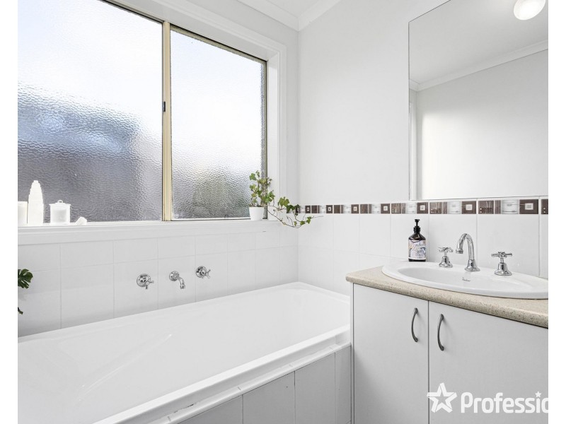 2/17 Wimbledon Court, Mooroolbark VIC 3138