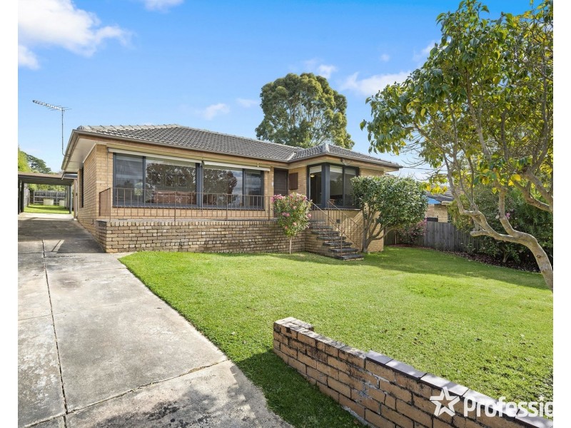 15 Holmes Road, Mooroolbark VIC 3138