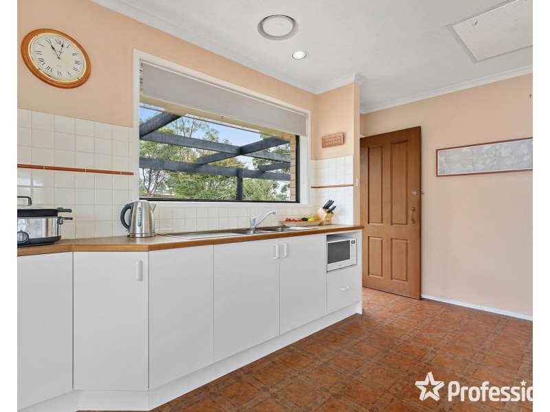 15 Holmes Road, Mooroolbark VIC 3138