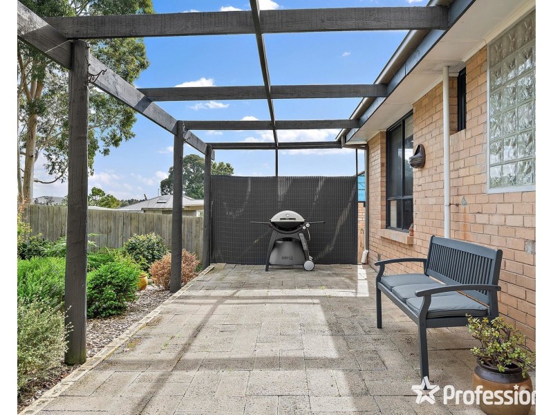 15 Holmes Road, Mooroolbark VIC 3138