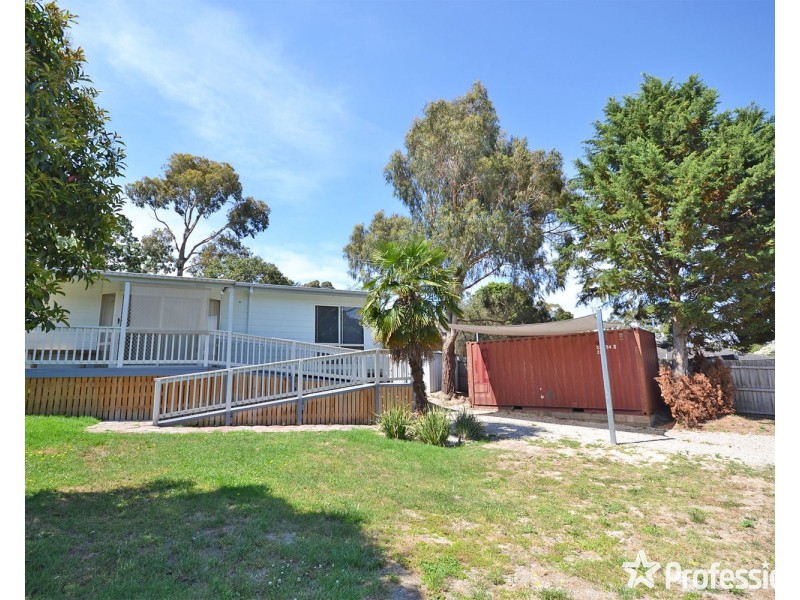 24 McDermott Avenue, Mooroolbark VIC 3138