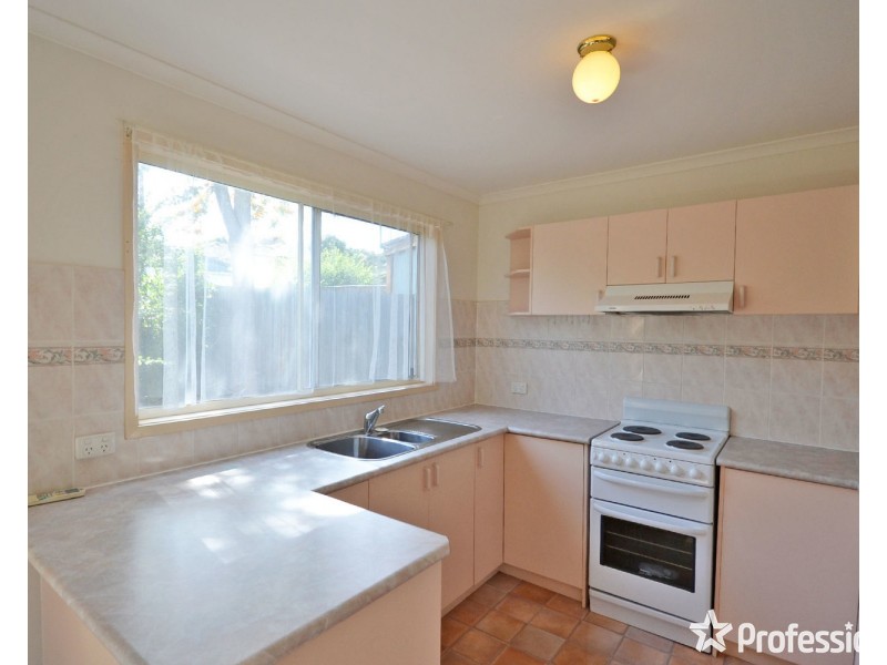24 McDermott Avenue, Mooroolbark VIC 3138