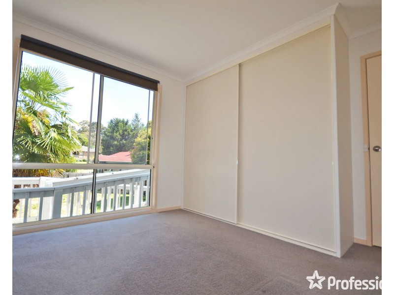 24 McDermott Avenue, Mooroolbark VIC 3138