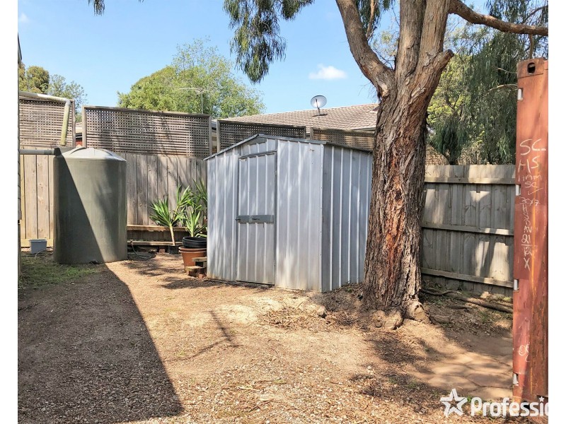 24 McDermott Avenue, Mooroolbark VIC 3138