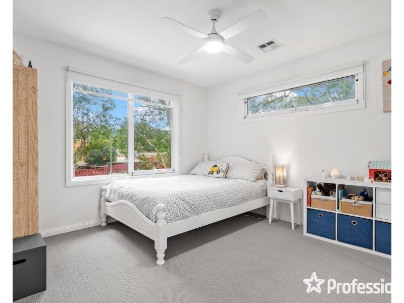 8 Yvonne Avenue, Croydon South VIC 3136