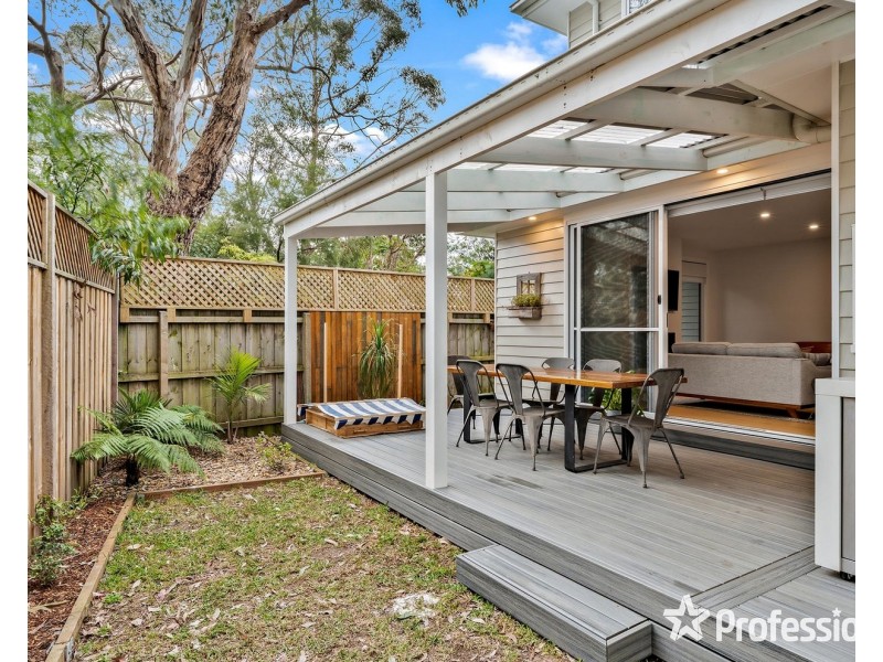 8 Yvonne Avenue, Croydon South VIC 3136