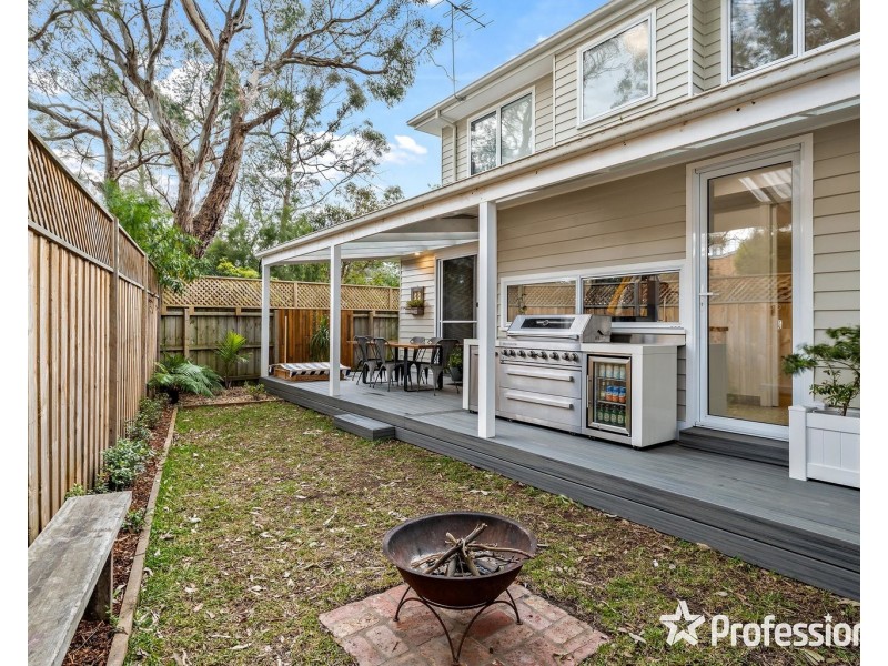 8 Yvonne Avenue, Croydon South VIC 3136