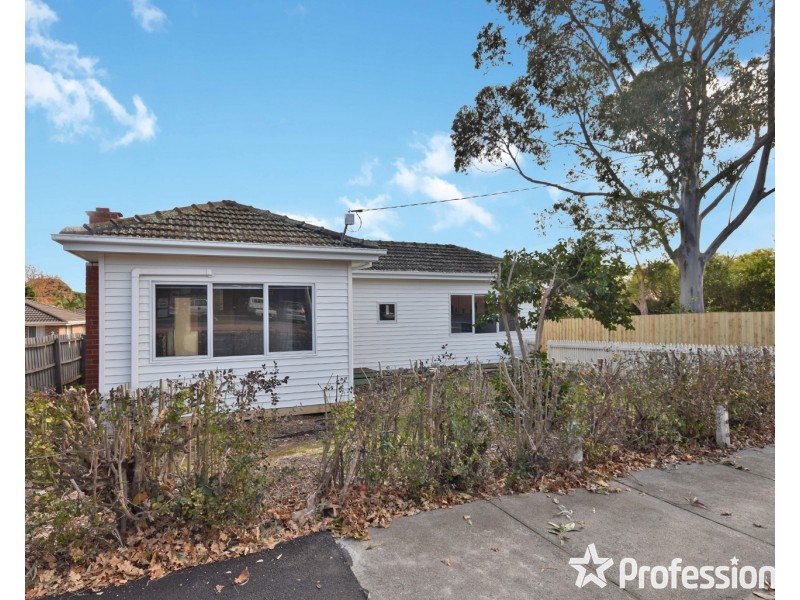 1/2 Colchester Road, Kilsyth VIC 3137