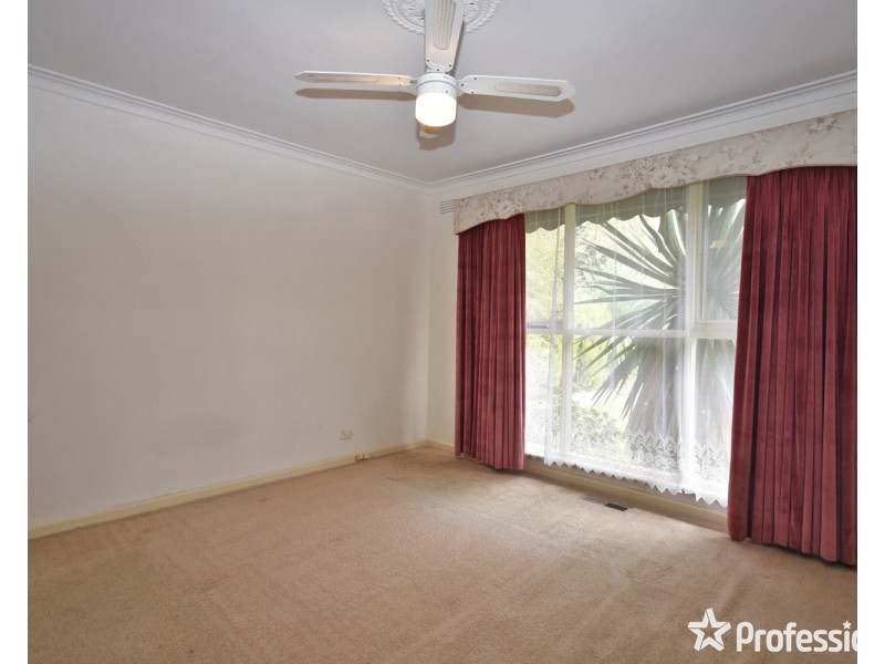 19 Shakespeare Avenue, Mooroolbark VIC 3138