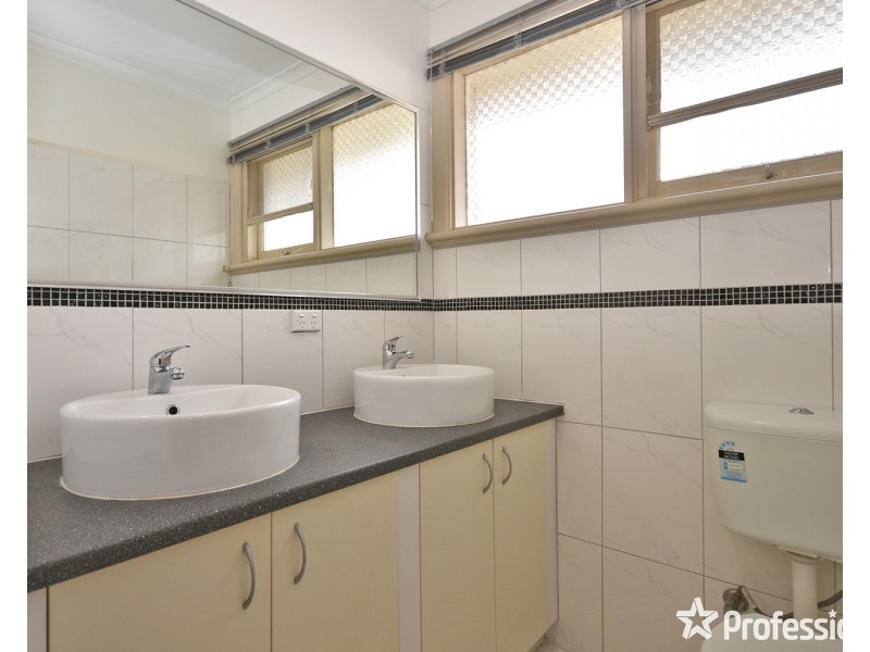 19 Shakespeare Avenue, Mooroolbark VIC 3138