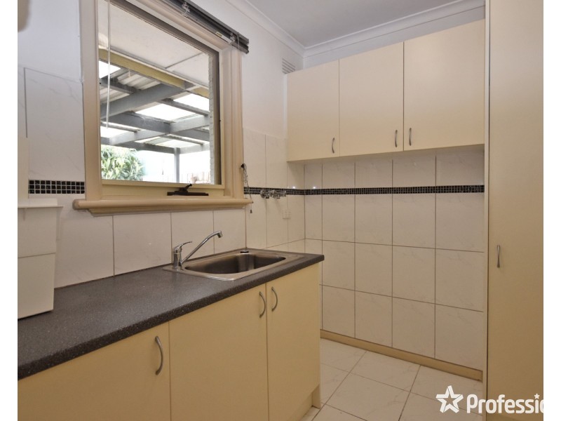19 Shakespeare Avenue, Mooroolbark VIC 3138