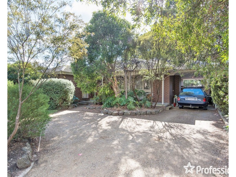 126 Esther Crescent, Mooroolbark VIC 3138