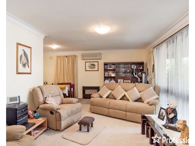 126 Esther Crescent, Mooroolbark VIC 3138