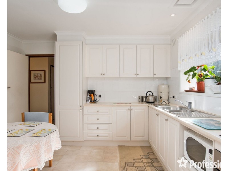126 Esther Crescent, Mooroolbark VIC 3138