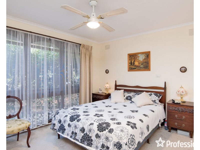 126 Esther Crescent, Mooroolbark VIC 3138