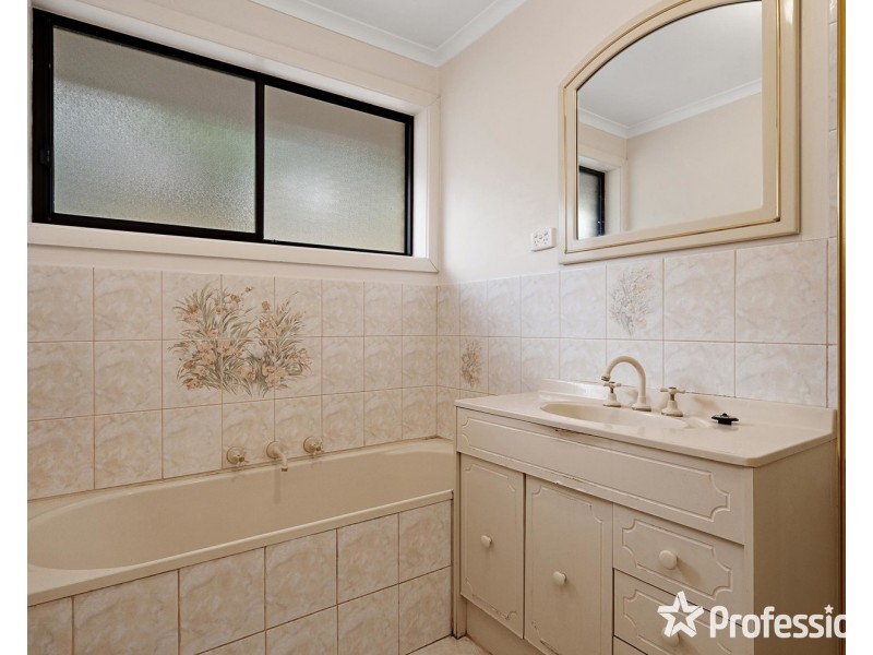 11 Turella Court, Mooroolbark VIC 3138