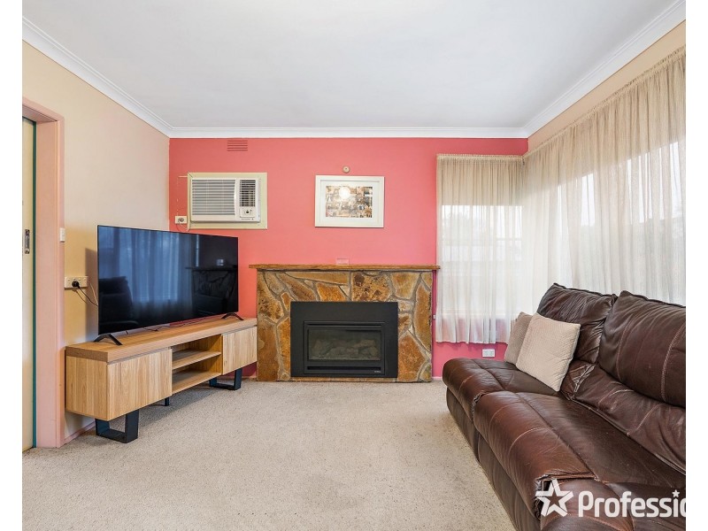 104 Manchester Road, Mooroolbark VIC 3138