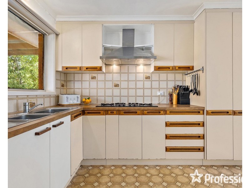 10 Larbert Road, Mooroolbark VIC 3138