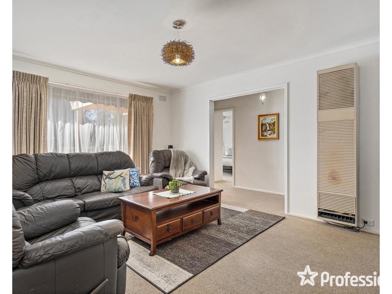 10 Larbert Road, Mooroolbark VIC 3138