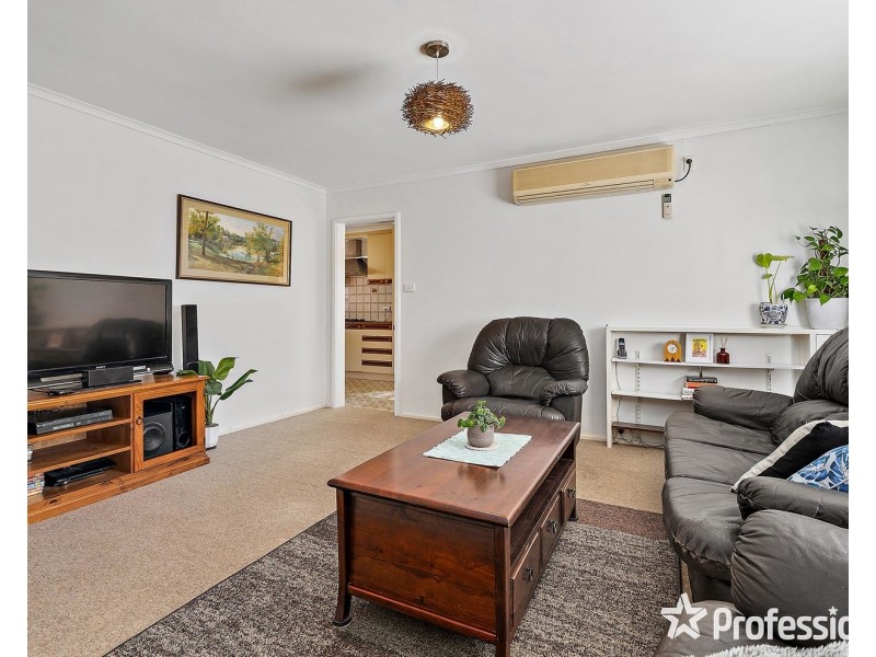 10 Larbert Road, Mooroolbark VIC 3138