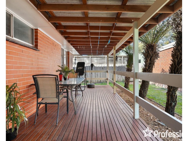 10 Larbert Road, Mooroolbark VIC 3138