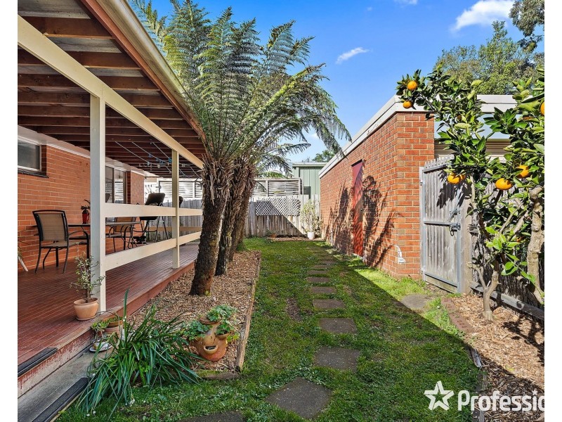 10 Larbert Road, Mooroolbark VIC 3138