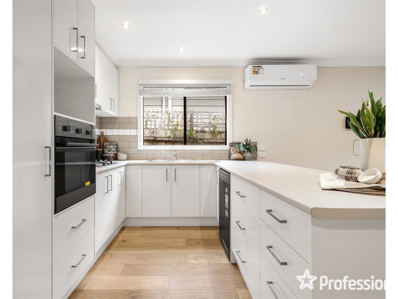 37 Lionel Crescent, Croydon VIC 3136