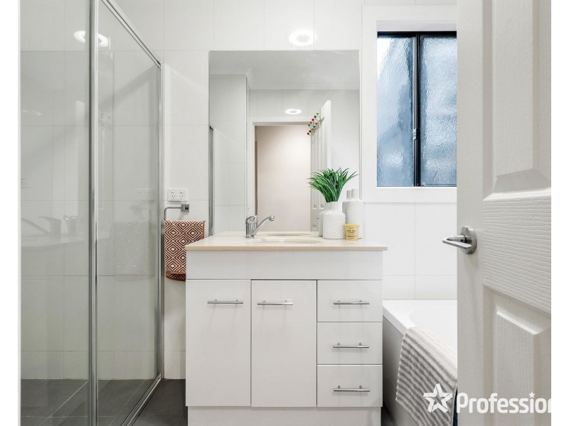 37 Lionel Crescent, Croydon VIC 3136