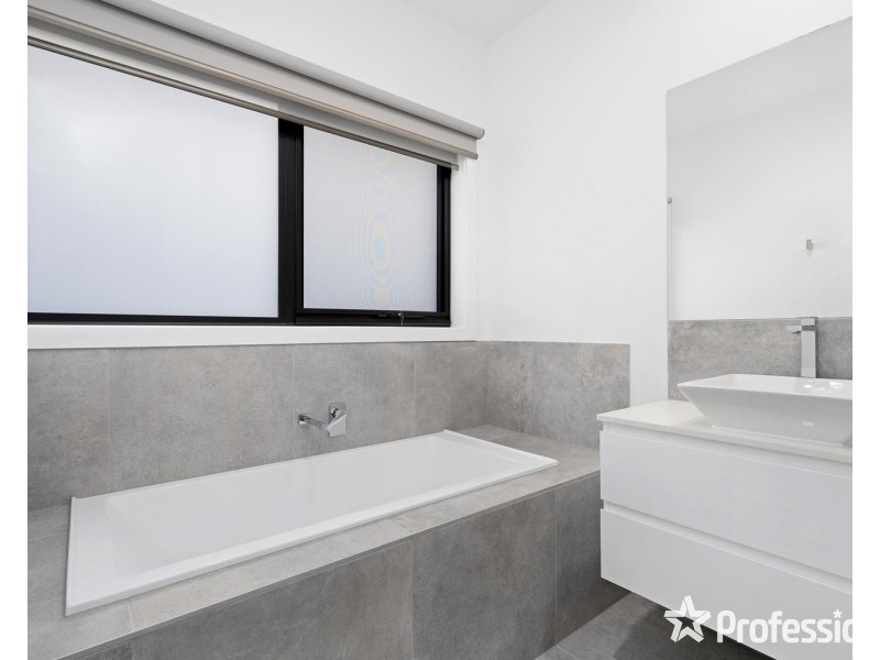 3/131 Lomond Avenue, Kilsyth VIC 3137