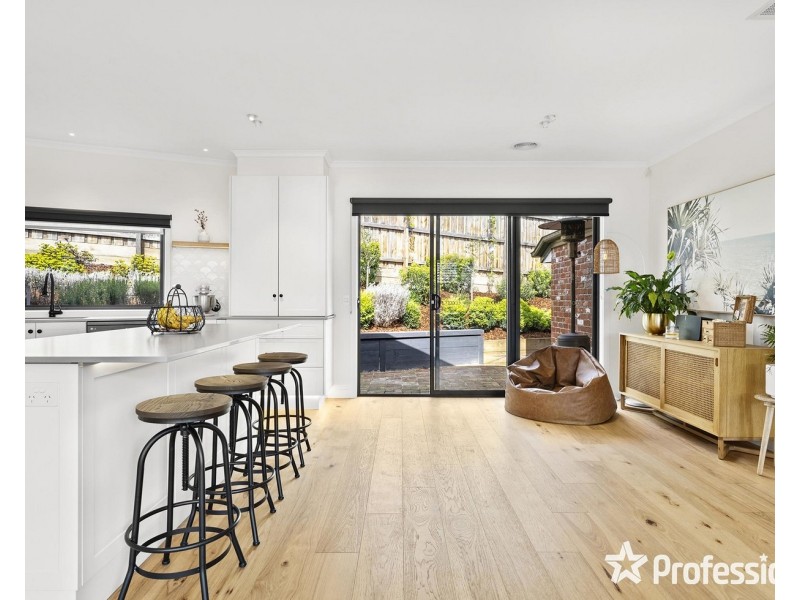 2/36 Batterbee Drive, Mooroolbark VIC 3138