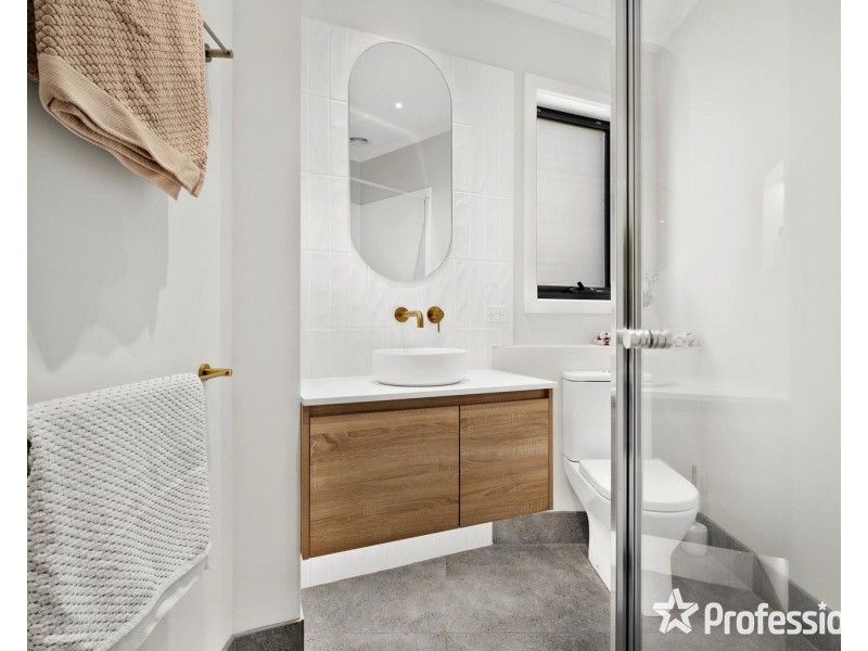 2/36 Batterbee Drive, Mooroolbark VIC 3138