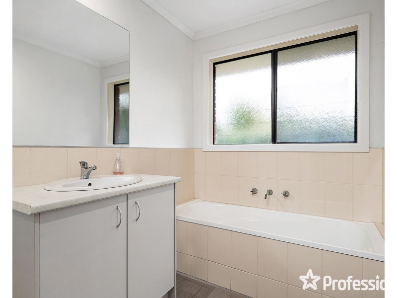 8a Neville Street, Mooroolbark VIC 3138