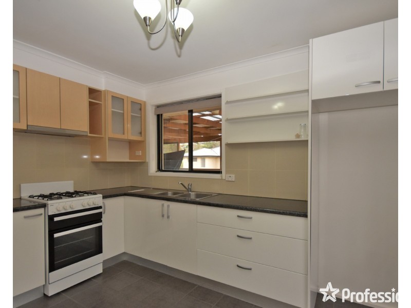 25 Greenslopes Drive, Mooroolbark VIC 3138