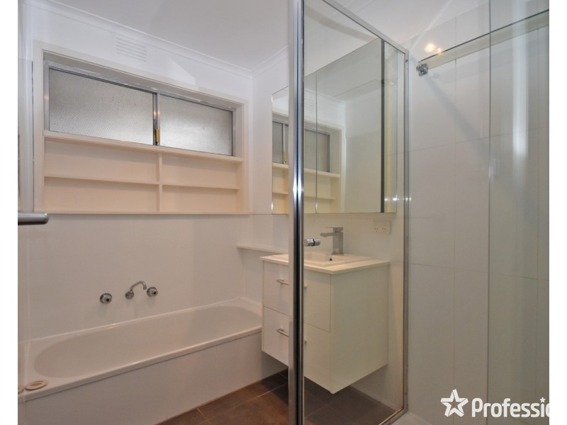 25 Greenslopes Drive, Mooroolbark VIC 3138