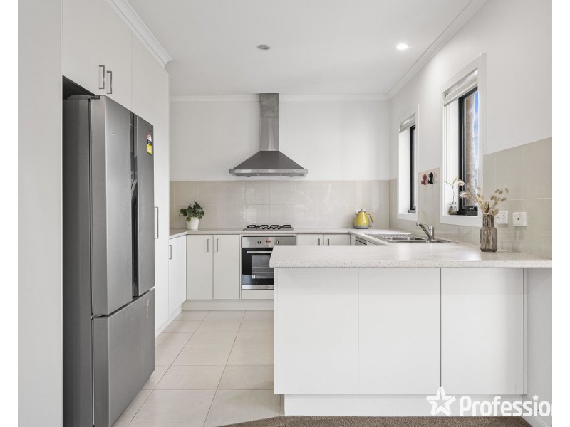12a Zina Grove, Mooroolbark VIC 3138
