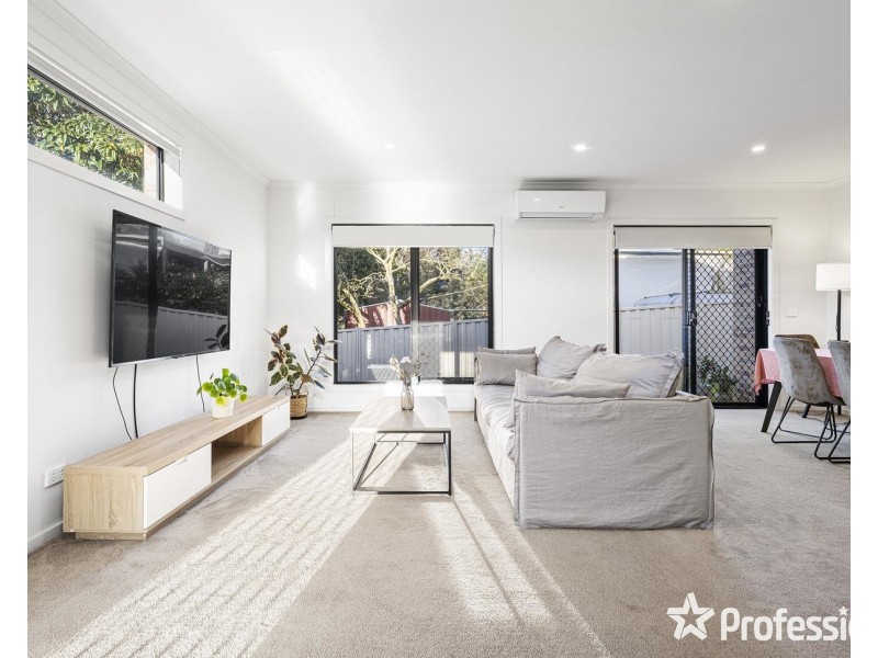12a Zina Grove, Mooroolbark VIC 3138