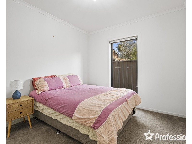 12a Zina Grove, Mooroolbark VIC 3138