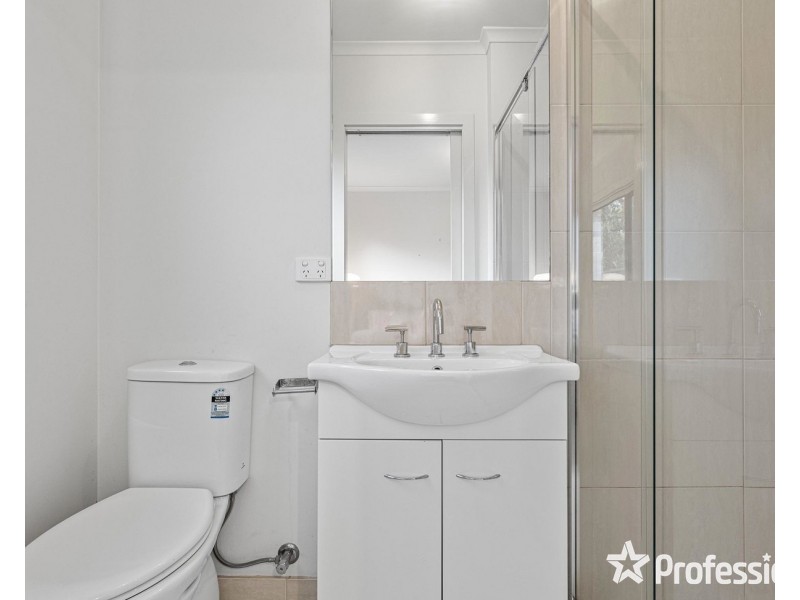 12a Zina Grove, Mooroolbark VIC 3138