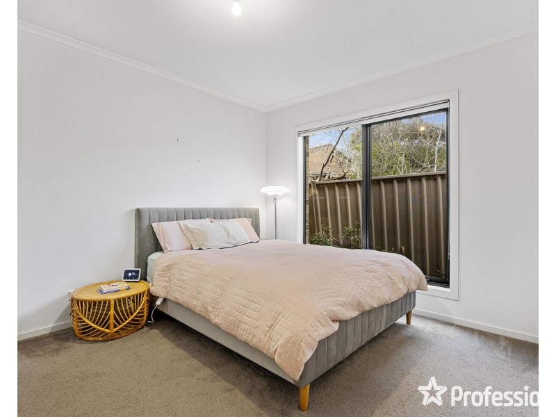 12a Zina Grove, Mooroolbark VIC 3138
