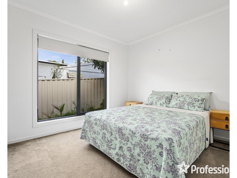 12a Zina Grove, Mooroolbark VIC 3138