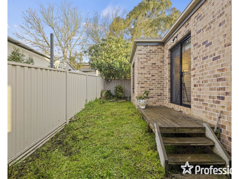 12a Zina Grove, Mooroolbark VIC 3138