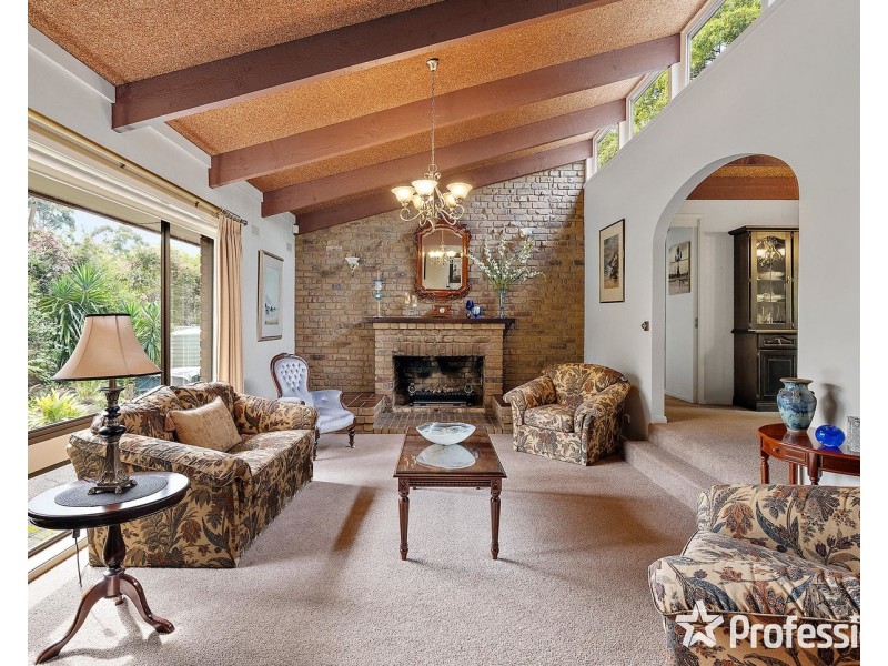 19 Stradbroke Road, Montrose VIC 3765